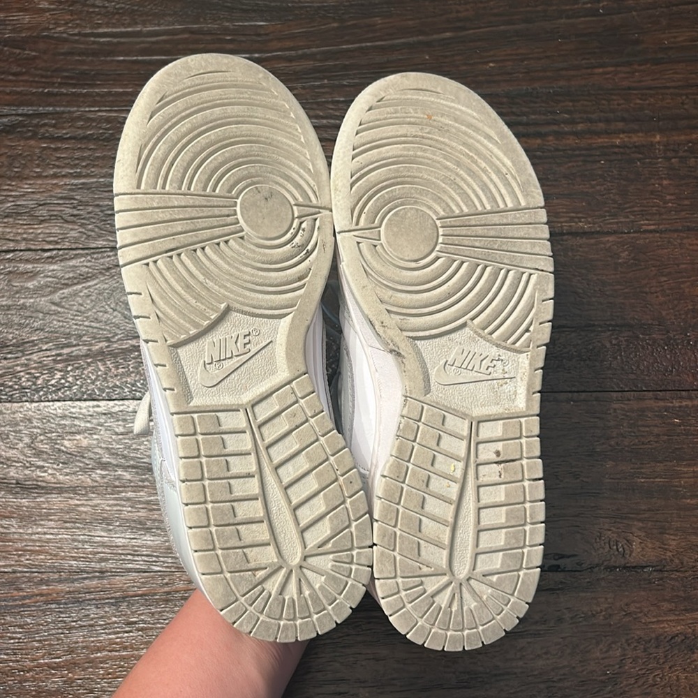 Nike Women's Low-Top Sneakers White and Light Gray. Size 8. UGC - Picture 8 of 8